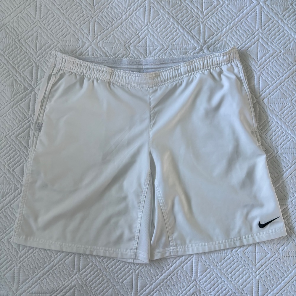 Nike Court Dri-FIT Tennis Shorts Men’s Medium White Style 404701-102 Vintage